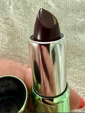 ✨ NIB Clinique Pop Longwear Lipstick – 42 Blackberry Pop